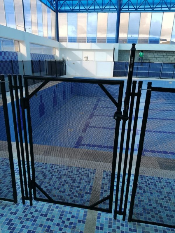 cerramiento-textiline-piscina-puerta